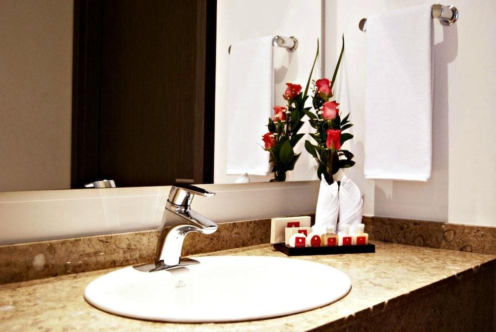 Best Western Calleja Suites Bogota Bagian luar foto